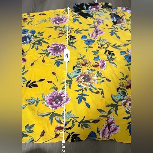 VIP by Avenue Yellow Multicolor Floral Short Sleeve Button Down Shirt Sz 30/32 - Picture 8 of 8